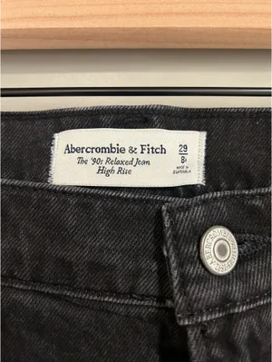 Abercrombie 90’s relaxed high rise jeans thumbnail 3