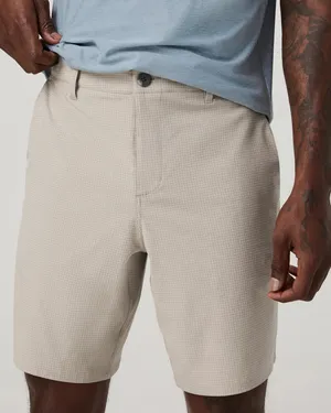 Vuori Size 30 Aim 8” Shorts in Khaki Houndstooth thumbnail 1
