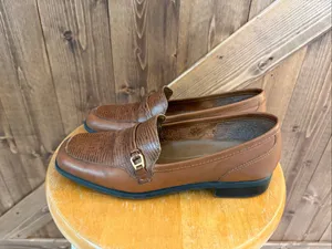Naturalizer Women’s Size 6M Brown Leather Embossed Buckle Loafers Slip-On Shoes thumbnail 3