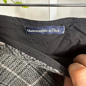 H59. Abercrombie & Fitch black + grey plaid skirt Size S # thumbnail 2