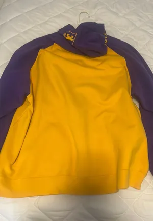 ECU / East Carolina Sweatshirt Size XL thumbnail 3
