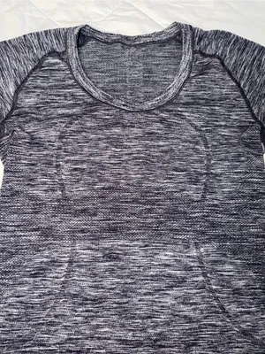 lululemon athletica Women's Heathered Black Short-Sleeve Crew thumbnail 2