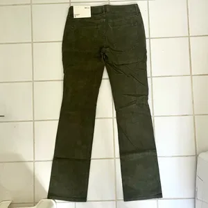 Urban Outfitters BDG Corduroy Micro-bootcut pant thumbnail 4