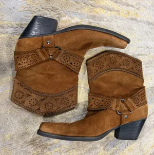 Me Too Vintage Brown Suede Western Ankle Boots Size 6.5 Pointed Toe Boho thumbnail 1