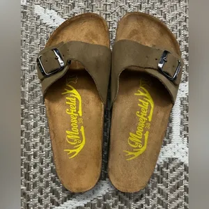 Moosfield Leather slip on sandal Sz 38/ US 7.5 thumbnail 5