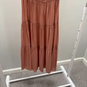 Grade & Gather Dusty Rose V-Neck Flutter Sleeve Tiered Midi Dress thumbnail 2