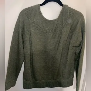 Green sweater Size M thumbnail 2
