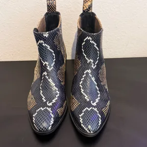 Western Snakeskin Chelsea‎ Boots Pointed Toe Block Heel Animal Print Womens 6 thumbnail 2