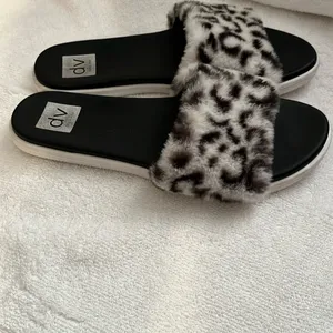 DV by Dolce Vita Women's Black and White Faux Fur Slides thumbnail 3