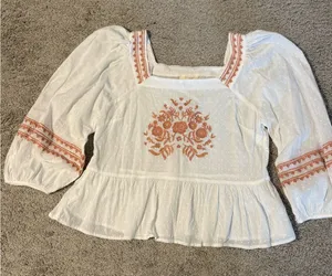 Universal Threads White Blouse with Embroidery thumbnail 1