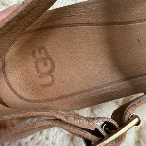UGG Braelynn Metallic Leather Sandals Rose Gold Size 10 thumbnail 7