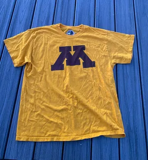 Minnesota Gophers T Shirt Size XL thumbnail 1