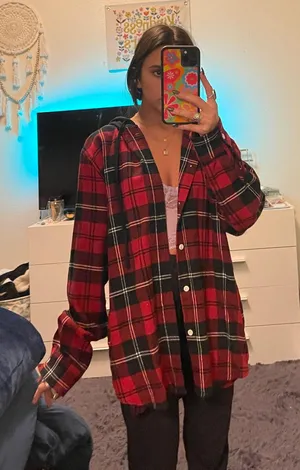 Black and Red Flannel Size M thumbnail 1