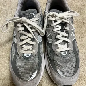 New balance 990 v6 women’s size 10 grey, running shoe. thumbnail 1