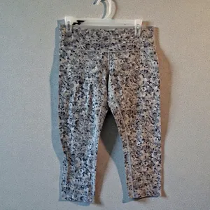 Lululemon Wunder Under Capri Leggings | Size 8 | Gray Camo thumbnail 2