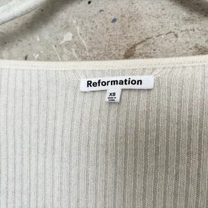 Reformation Hart Cashmere Sweater in Ivory thumbnail 3