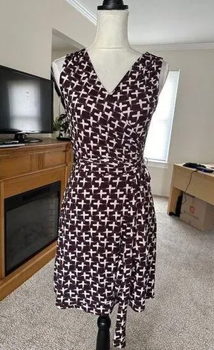 Women’s ShortSleeve Geometric Print Faux Wrap Stretch Dress Size Small Maroon thumbnail 1