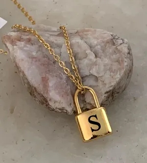 Lock Trendy Gold Letter S Pendant thumbnail 2