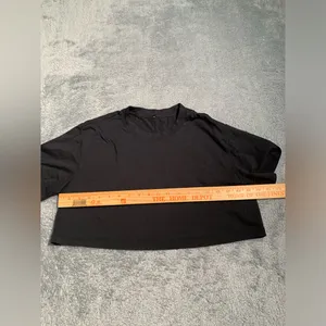 Lululemon Black Women's Crop Top thumbnail 9