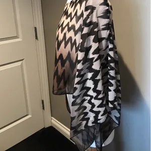 Romeo & Juliet Couture Ombre Pattern Blouse thumbnail 3