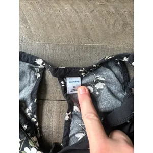 Old Navy Women's Luxe Black White Floral Swing‎ Tank Size XS thumbnail 3