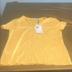 Lacoste Women's Yellow V-Neck Short Sleeve Tee Sz 38 NWT thumbnail 2