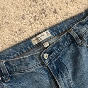 Abercrombie & Fitch Curve Love Low Rise Baggy Jean Medium Wash Size 16 Plus Size thumbnail 5
