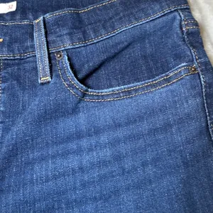 Levis 311 Womens Size 32x30 Shaping Skinny Jeans Distressed Dark Wash Stretch thumbnail 14