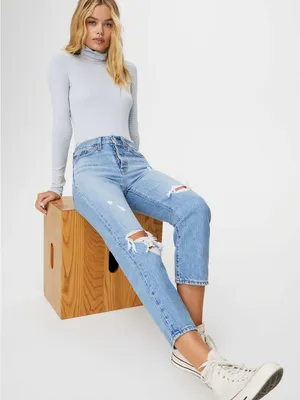 Aritzia Levi’s Wedgie Straight High Rise Mom Jeans Size 28 Distressed Light Wash thumbnail 4