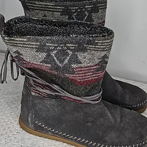 Toms Nepal native embroidered leather suede pull on moccasins ankle boots sz 7.5 thumbnail 3