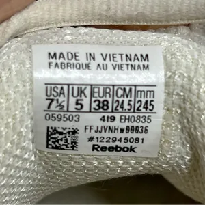 Reebok size 7.5 womens Sneakers vintage style FLAWED thumbnail 2