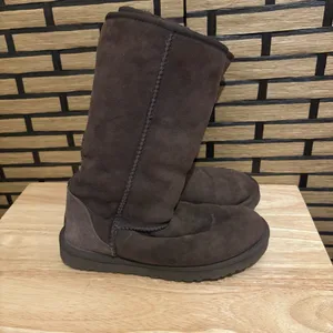 UGG Classic Tall‎ Chocolate Boots Size 7 thumbnail 2