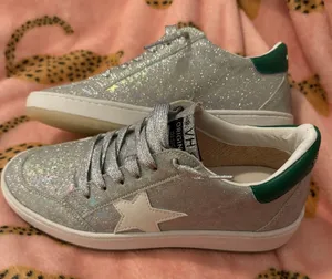 Sneakers thumbnail 1