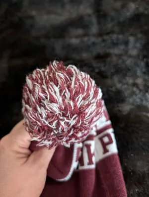 Victorias Secret PINK Beanie Hat Maroon Burgundy Knit Pom Pom Cuffed Womens thumbnail 3