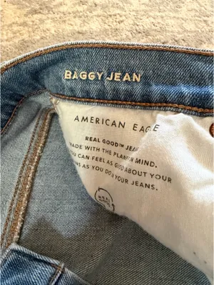 American Eagle High-Rise Baggy Jeans thumbnail 4
