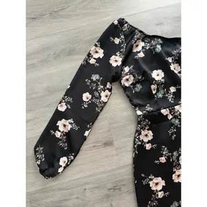 Abercrombie & Fitch Women's One Shoulder Black Satin Floral Mini Dress Size XS thumbnail 3