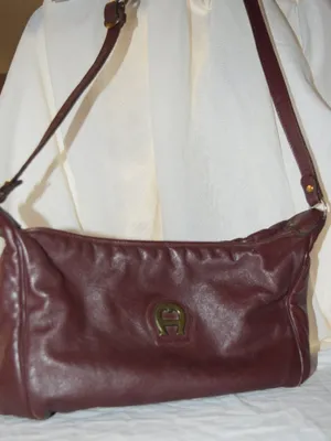 Vintage Aigner-Signature Burgundy Shoulder Bag thumbnail 1