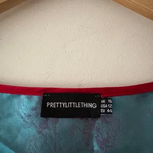 NWOT PrettyLittleThing Red and Blue‎ Satin Oriental Zip Front Corset Crop Top thumbnail 8
