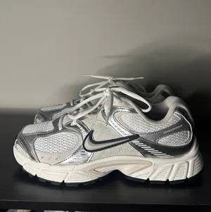 Nike V5 RNR thumbnail 1