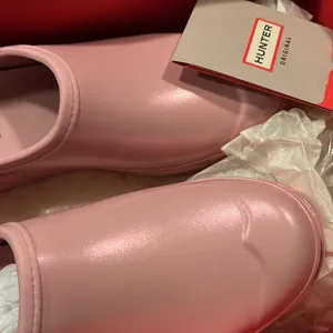 NIB  Pink Play Clogs thumbnail 2