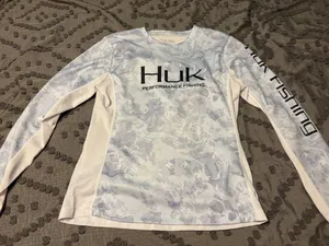 Women’s Huk Performance Fishing Shirt thumbnail 1