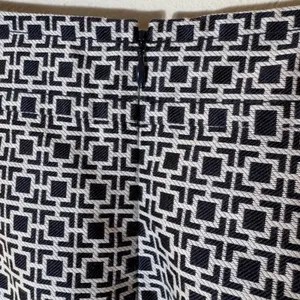 Banana Republic Geometric Print‎ Silk-Blend Pencil Skirt Size 4 thumbnail 4