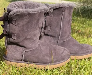 Rare Ugg Bailey Bow II boots in "Nightfall" Size 8 thumbnail 5