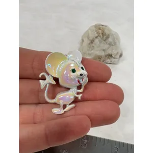 Vintage Iridescent Pearlescent Mouse Brooch Pin Green Rhinestone Eyes‎ Bow Tail thumbnail 4