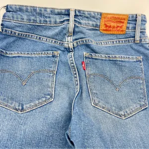 Levi's Women's High Rise Skinny Leg w/Cuffs Medium Wash Blue Jeans-Size 25 thumbnail 4