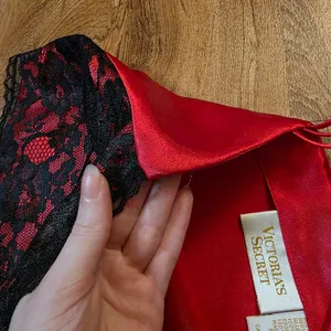 Vintage Gold Tag Victorias Secret Red Satin & Black Lace Cami thumbnail 5