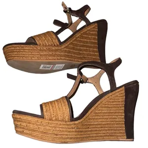 Ugg Brown Leather and Straw Wedge Sandals Size 8.5 thumbnail 4