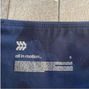All In Motion Size Small Blue Camouflage High-Waisted Activewear Leggings. thumbnail 4