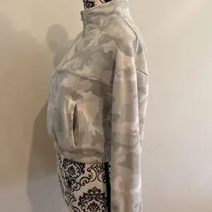 Hippie Rose Camo 1/4 Zip Crop Sweatshirt Size Small thumbnail 3