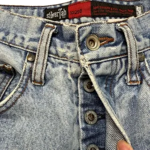 90s Vintage Women’s Levi’s Silver Tab straight leg blue jeans Thrashed Size 26 thumbnail 7